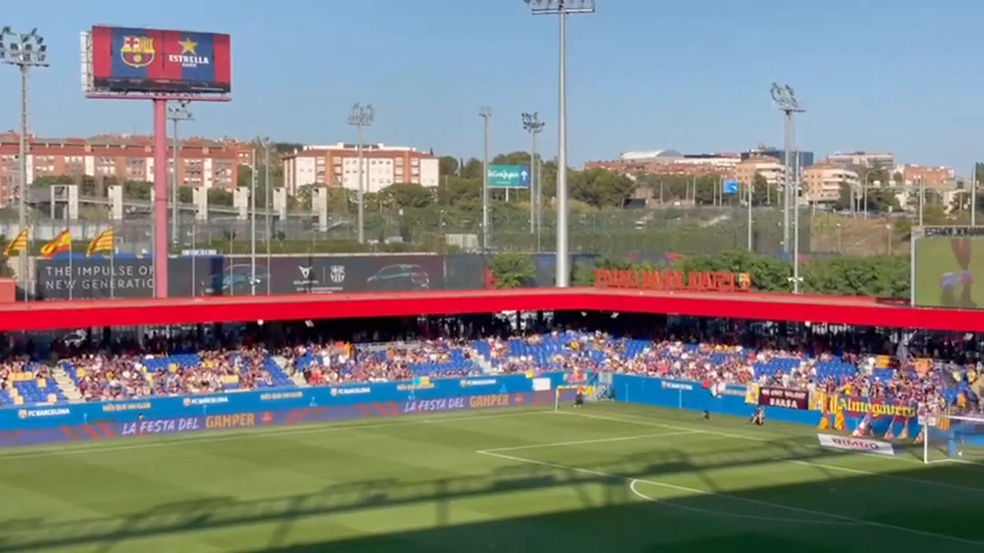 Miles de personas piden la dimisión de Rubiales en el Joan Gamper femenino: "¡Vete ya!" Miles de personas piden la dimisión de Rubiales en el Joan Gamper femenino: "¡Vete ya!"
