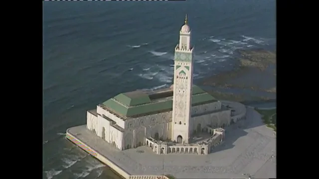 Efem&eacute;rides de hoy 30 de agosto de 2023: Inauguraci&oacute;n de la Mezquita Hassan II en Casablanca