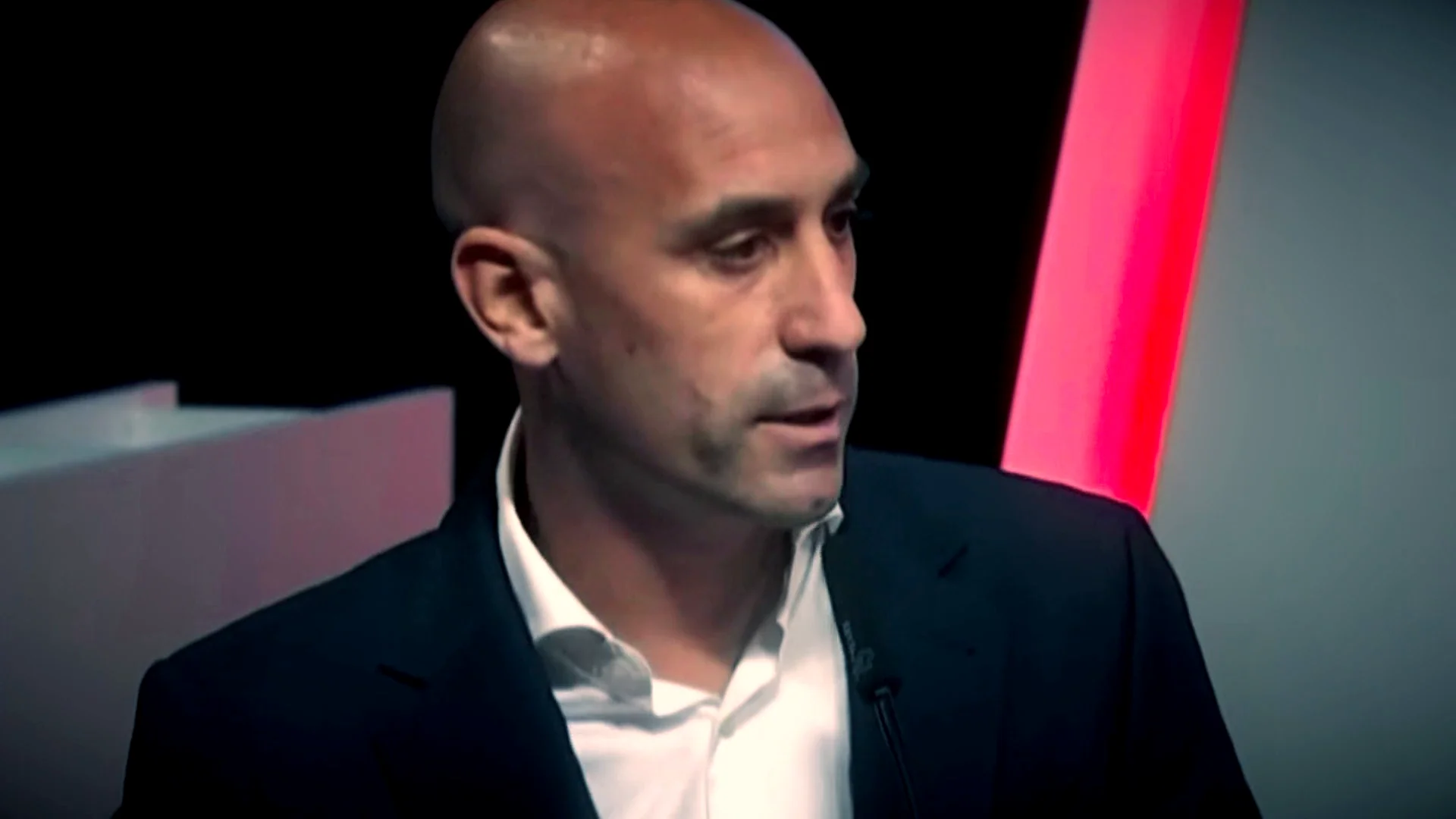 Luis Rubiales no dimite como presidente de la RFEF: analizamos su decisión, sus gestos y cómo evolucionará el caso