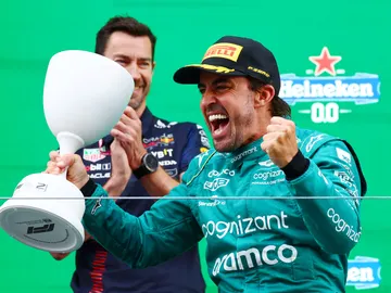 Fernando Alonso celebra con efusividad el segundo puesto en el GP de Países Bajos Fernando Alonso celebra con efusividad el segundo puesto en el GP de Países Bajos