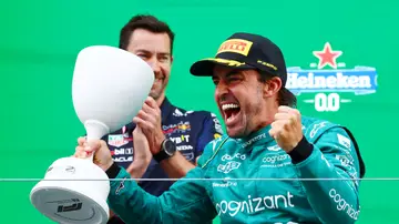 Fernando Alonso celebra con efusividad el segundo puesto en el GP de Países Bajos