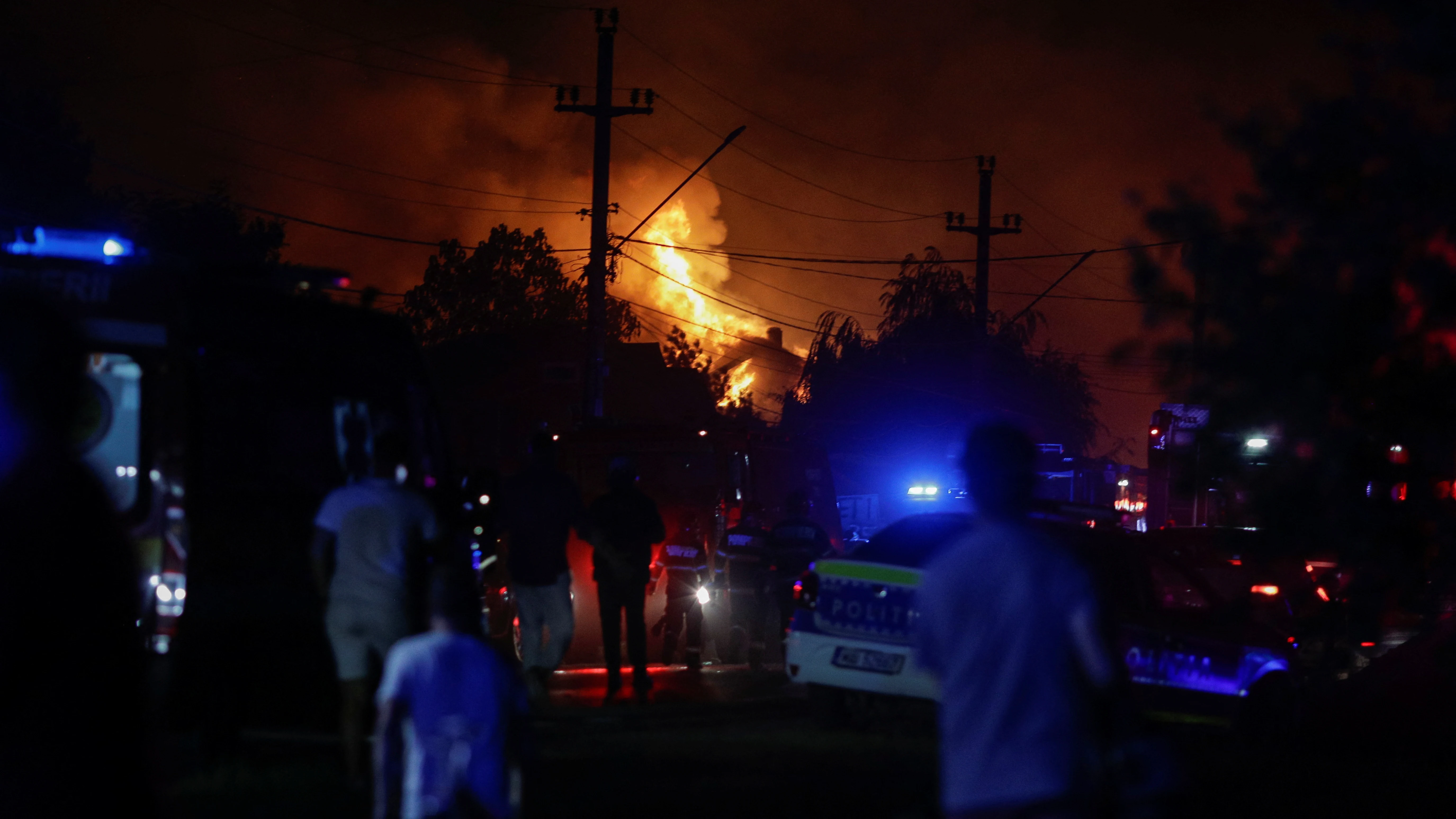 Varias explosiones en una gasolinera de gas licuado siembran el terror a las afueras de la capital rumana Varias explosiones en una gasolinera de gas licuado siembran el terror a las afueras de la capital rumana