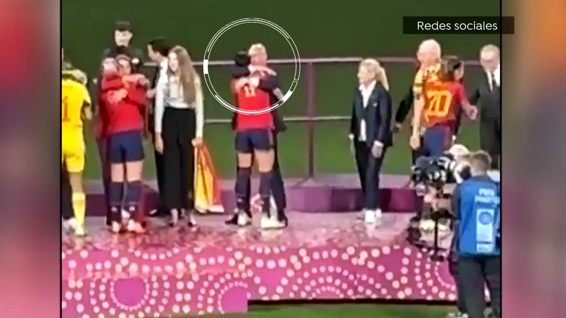 Nuevo vídeo del momento entre Luis Rubiales y Jenni Hermoso Nuevo vídeo del momento entre Luis Rubiales y Jenni Hermoso