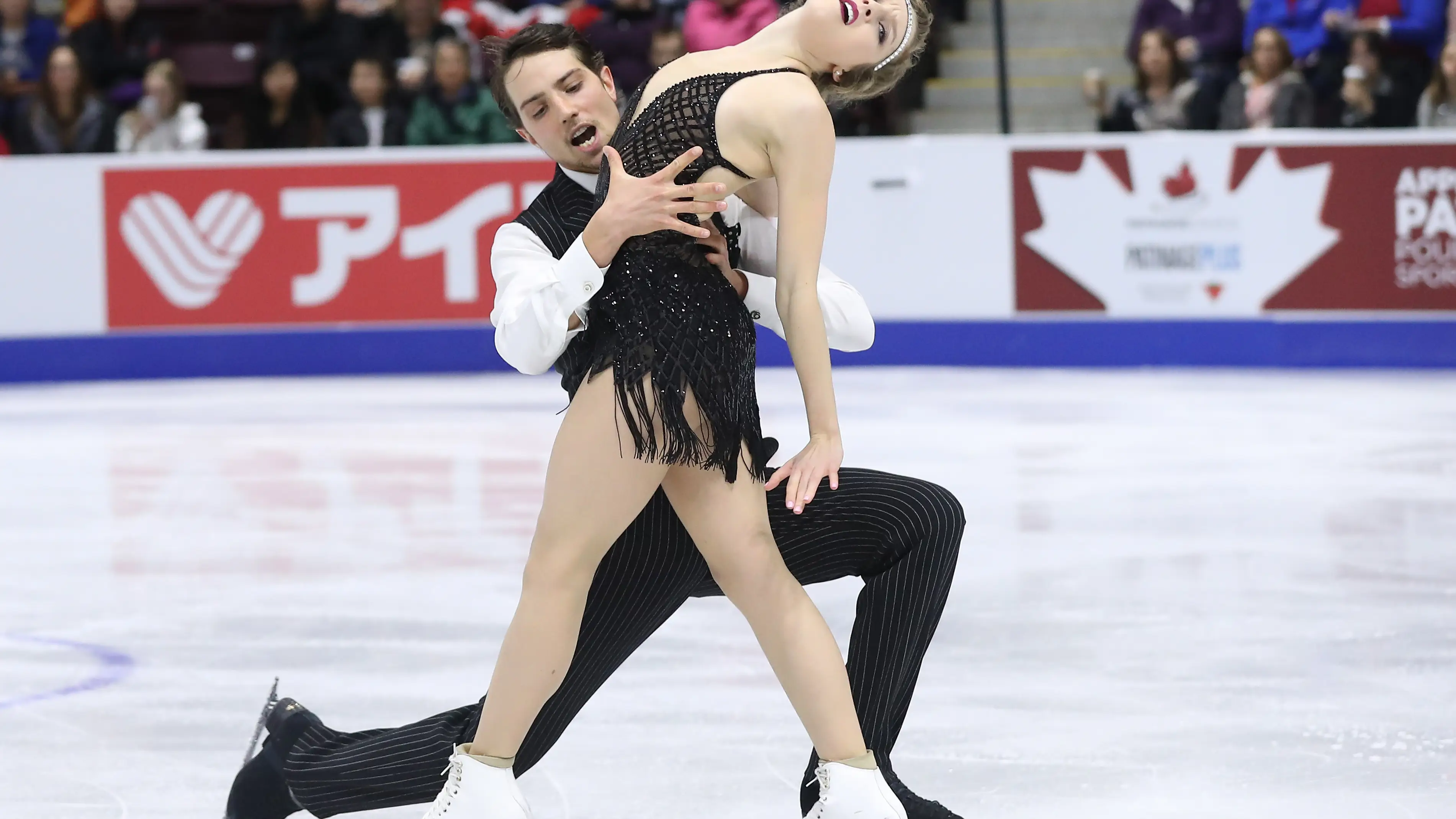 La patinadora Alexandra Paul junto a Mitchell Islam 