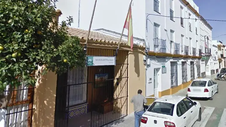 Fachada del centro de mayores de Puerto Serrano Fachada del centro de mayores de Puerto Serrano