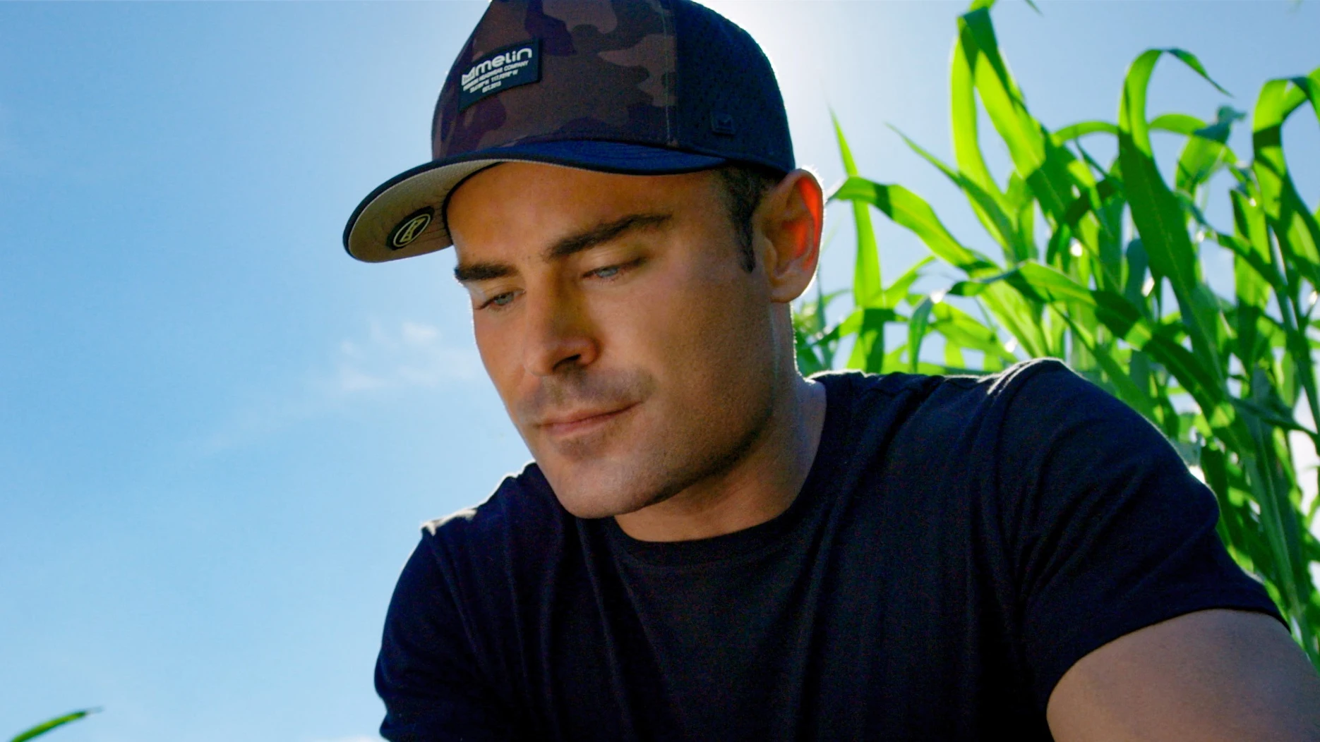 Zac Efron en la temporada 2 de 'Con los pies sobre la tierra'