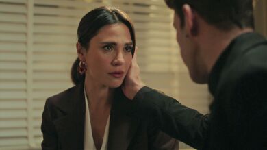 En el último capítulo de 'Secretos de Familia': Romanticismo en medio de la catástrofe... ¡Pars le pide matrimonio a Derya!