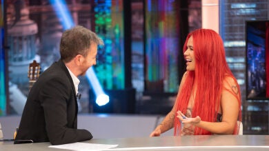 ¿Por qué cambia a menudo el color de su pelo? Karol G lo explica en ‘El Hormiguero’