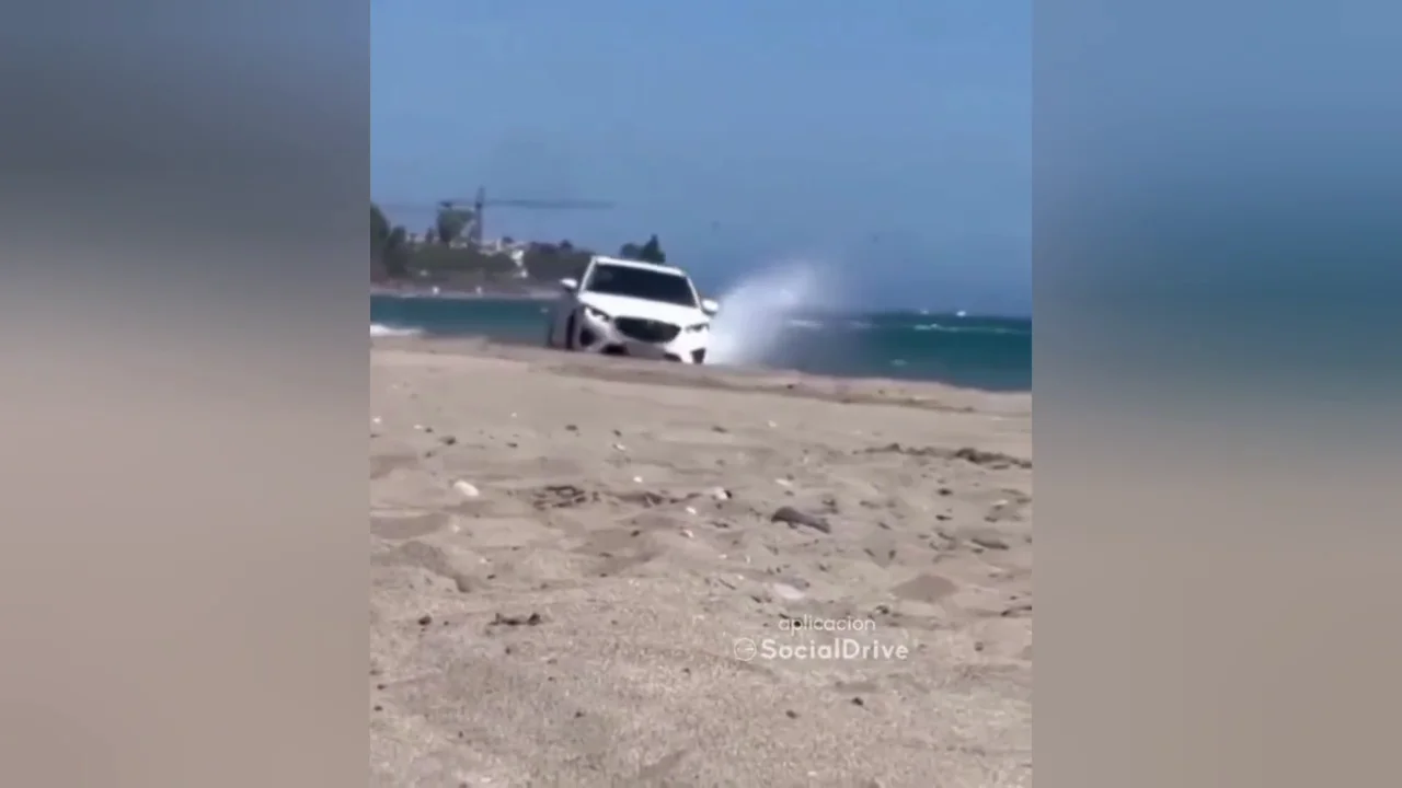 El vídeo del coche circulando por la orilla El vídeo del coche circulando por la orilla