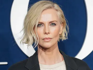 Charlize Theron en el desfile de Christian Dior otoño-invierno 2023-2024 show en la París Fashion Week Charlize Theron en el desfile de Christian Dior otoño-invierno 2023-2024 show en la París Fashion Week