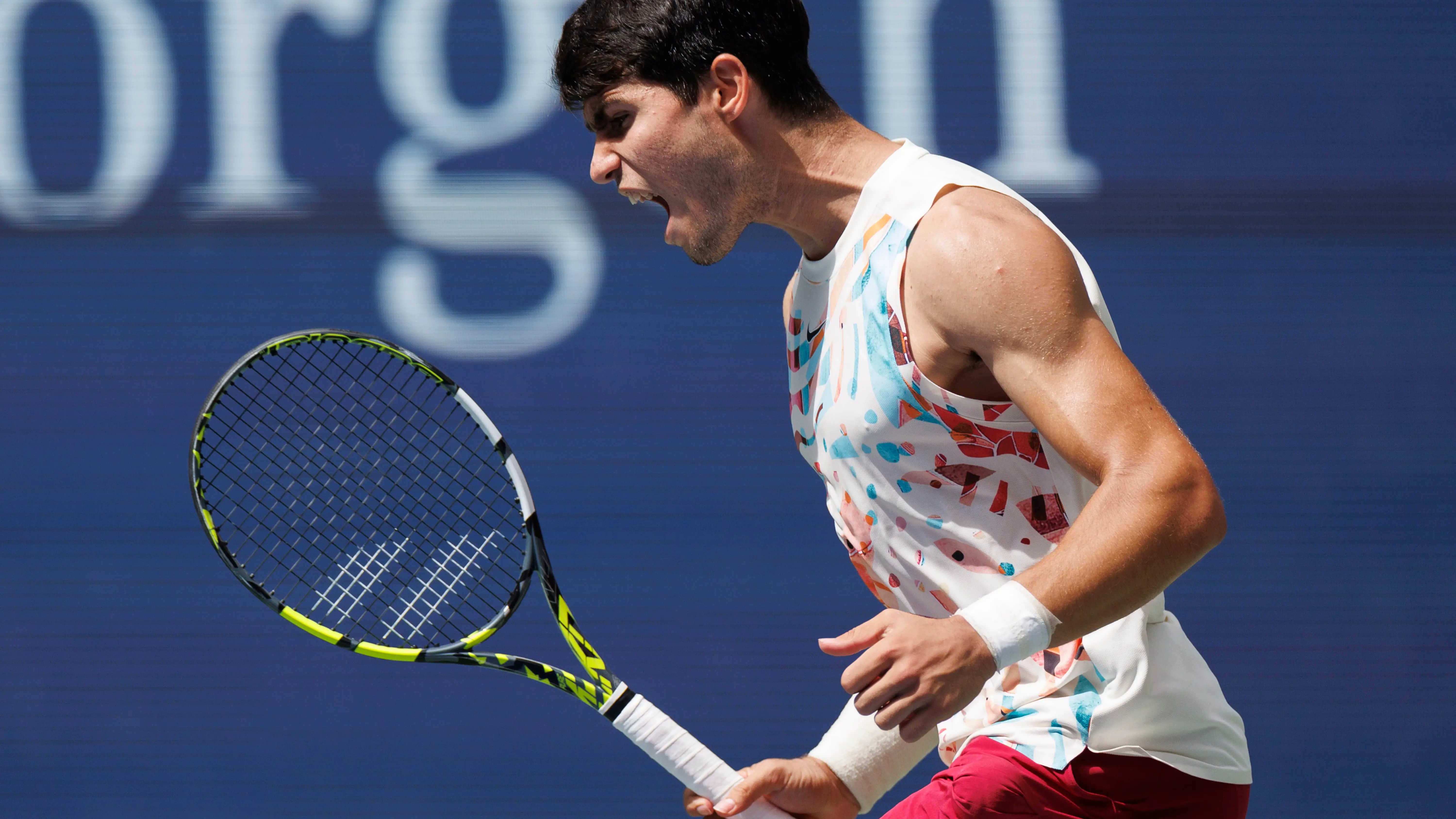 Carlos Alcaraz durante el partido de 1/16 del US Open ante Dan Evans