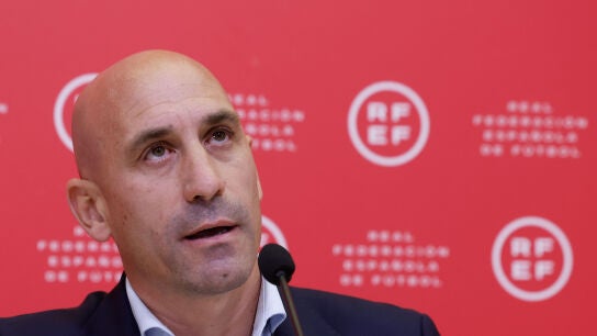 Deportes Antena 3 (02-09-23) Luis Rubiales 'contesta' a Iceta y al Gobierno tras la decisi&oacute;n del TAD: "Est&aacute;n presionando en mi contra"