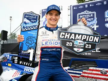 Álex Palou tras proclamarse de nuevo campeón de la IndyCar