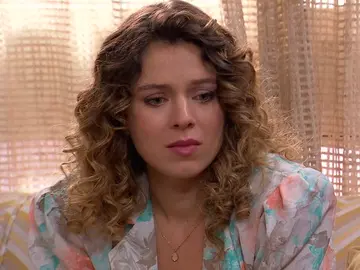 Lola se derrumba tras la regañina de Manolita por su actitud con Malena: “Se nota que no eres su madre” Lola se derrumba tras la regañina de Manolita por su actitud con Malena: “Se nota que no eres su madre”