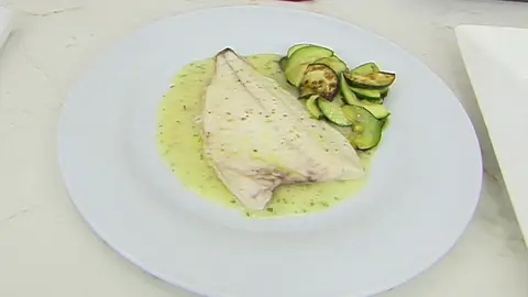 Dorada asada con salsa de limón: receta sana y exquisita Dorada asada con salsa de limón: receta sana y exquisita