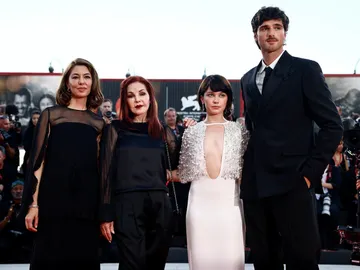 Sofia Coppola, Priscilla Presley, Cailee Spaeny y Jacob Elordi en el Festival de Venecia Sofia Coppola, Priscilla Presley, Cailee Spaeny y Jacob Elordi en el Festival de Venecia