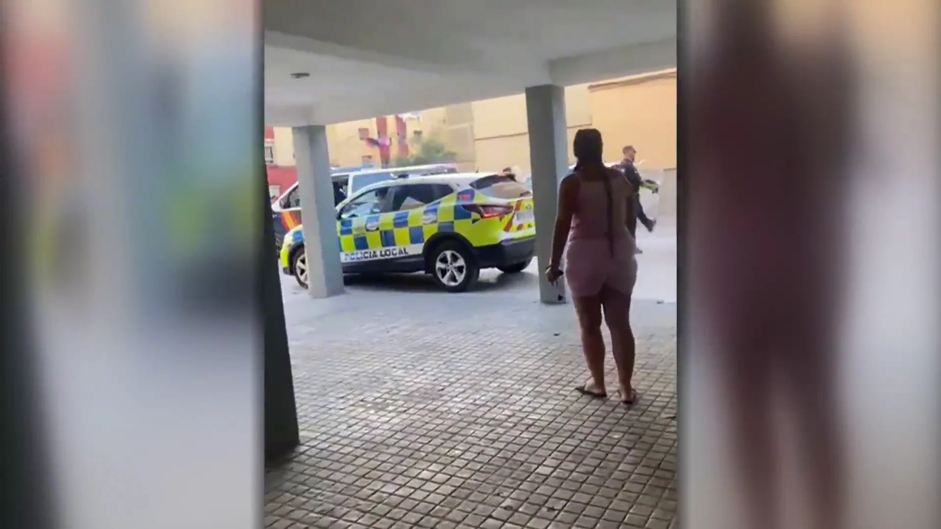 Apedrean a varios policías en La Línea de la Concepción, Cádiz Apedrean a varios policías en La Línea de la Concepción, Cádiz