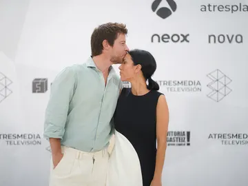 Manu Baqueiro e Itziar Miranda, los protagonistas más veteranos de Amar es para siempre Manu Baqueiro e Itziar Miranda, los protagonistas más veteranos de Amar es para siempre