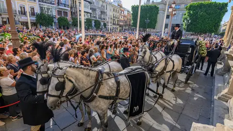 El coche de caballos que traslada el féretro de María Jiménez El coche de caballos que traslada el féretro de María Jiménez