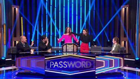¡Puro espectáculo! Bustamante y Chenoa llenan de energía el plató de ‘Password’ ¡Puro espectáculo! Bustamante y Chenoa llenan de energía el plató de ‘Password’