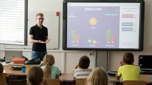 Profesor dando clase Profesor dando clase