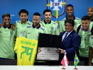 Neymar ya es leyenda después de superar a Pelé con Brasil