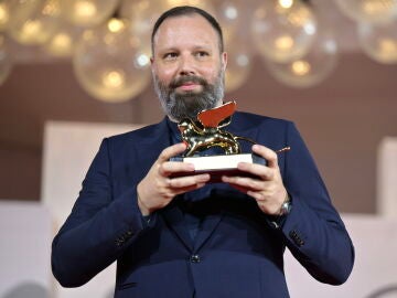 Yorgos Lanthimos, ganador del León de Oro en el Festival de Cine de Venecia 