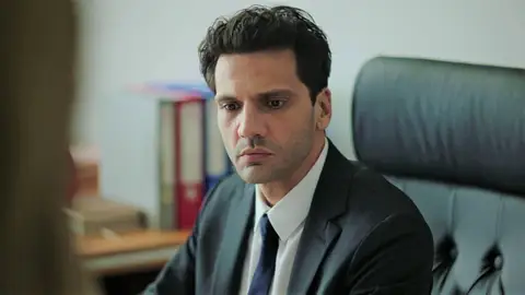 Ceylin le entrega a Ilgaz los papeles del divorcio: “Pongámosle fin a esto” Ceylin le entrega a Ilgaz los papeles del divorcio: “Pongámosle fin a esto”