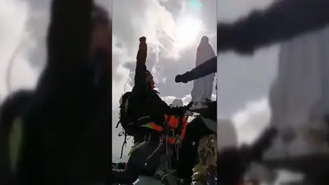 Subir montañas para superar el suicidio de un hijo, la historia de Paco Carcavilla: "Ha sido mi mejor terapia" Subir montañas para superar el suicidio de un hijo, la historia de Paco Carcavilla: "Ha sido mi mejor terapia"