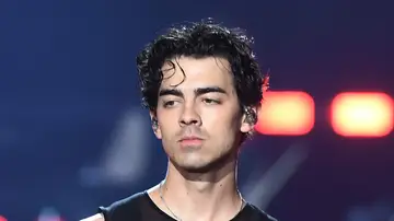 Joe Jonas en un concierto con los Jonas Brothers