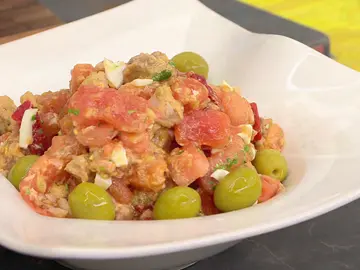 Un plato con chispa: Pipirrana de tomates y pimientos Un plato con chispa: Pipirrana de tomates y pimientos