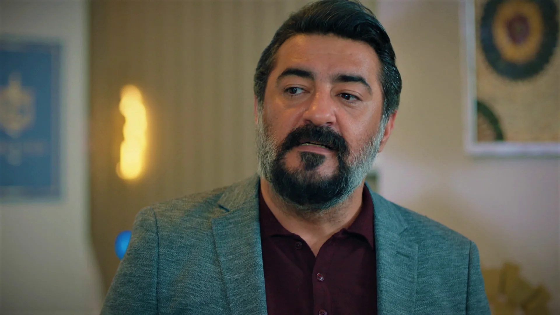 Ahmet descubre que Akif está jugando a dos bandas: "Sueñas con Nebahat mientras estás con Suzan" Ahmet descubre que Akif está jugando a dos bandas: "Sueñas con Nebahat mientras estás con Suzan"