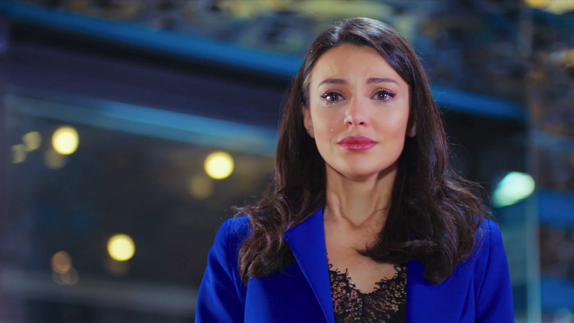 El marido de Leyla le desvela a Kaya su gran secreto: ¡Está casada y su verdadero nombre es Ayse! El marido de Leyla le desvela a Kaya su gran secreto: ¡Está casada y su verdadero nombre es Ayse!
