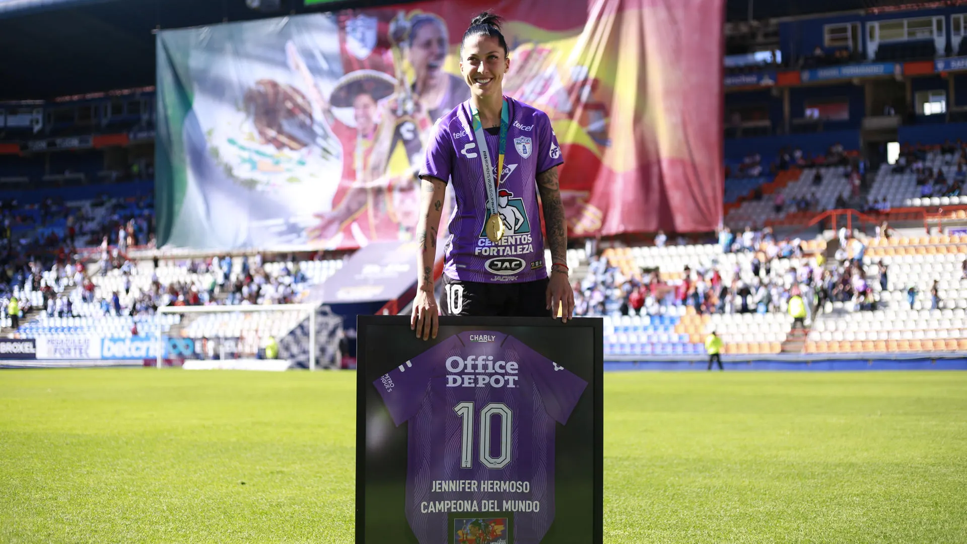 Jenni Hermoso, homenajeada en México Jenni Hermoso, homenajeada en México