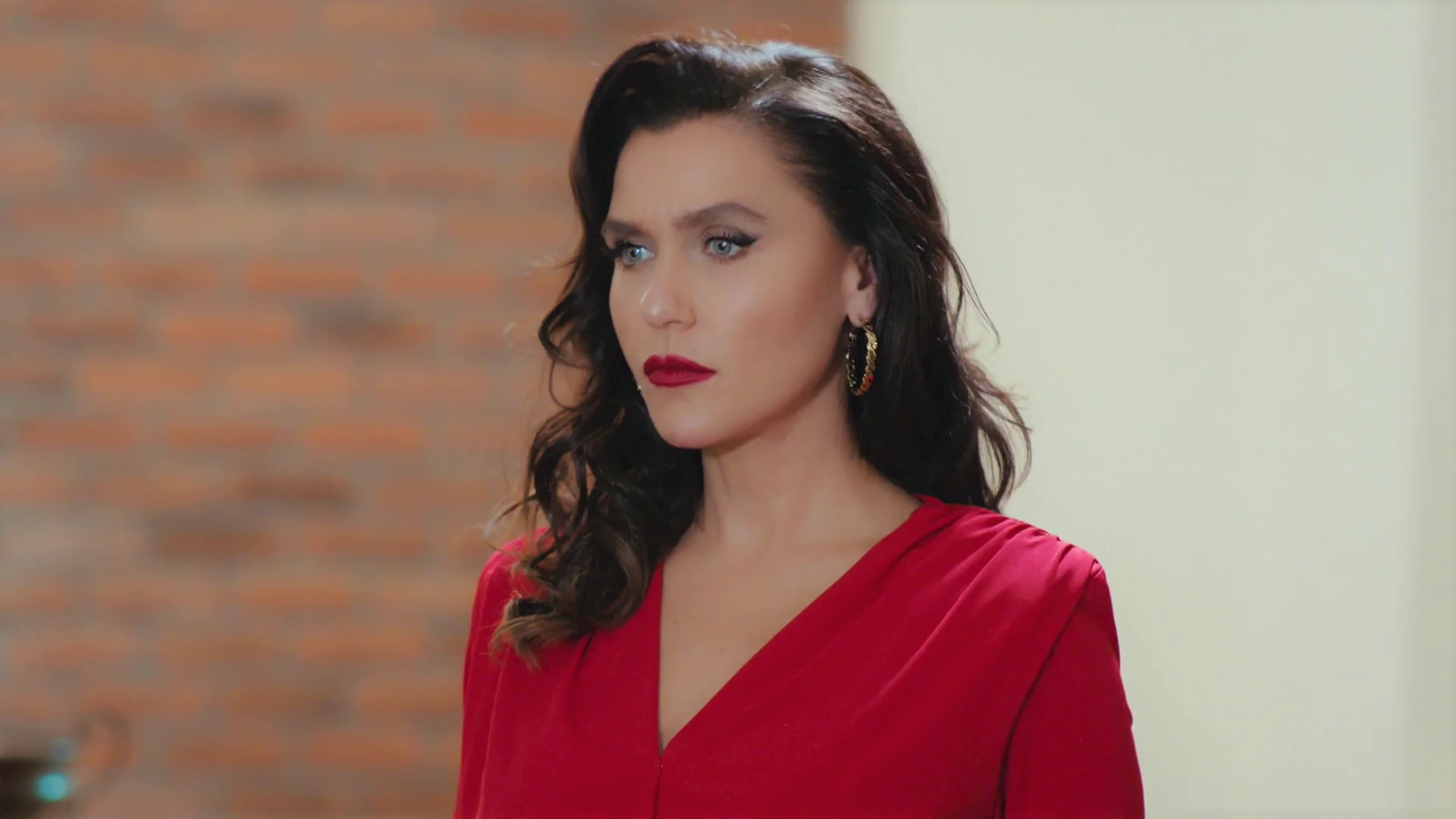 Ender intenta convencer a Yildiz de que vuelva con Halit, ¿qué decisión tomará la joven Yilmaz? Ender intenta convencer a Yildiz de que vuelva con Halit, ¿qué decisión tomará la joven Yilmaz?