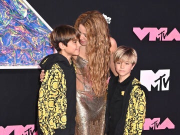 Shakira junto a sus hijos Milan y Sasha