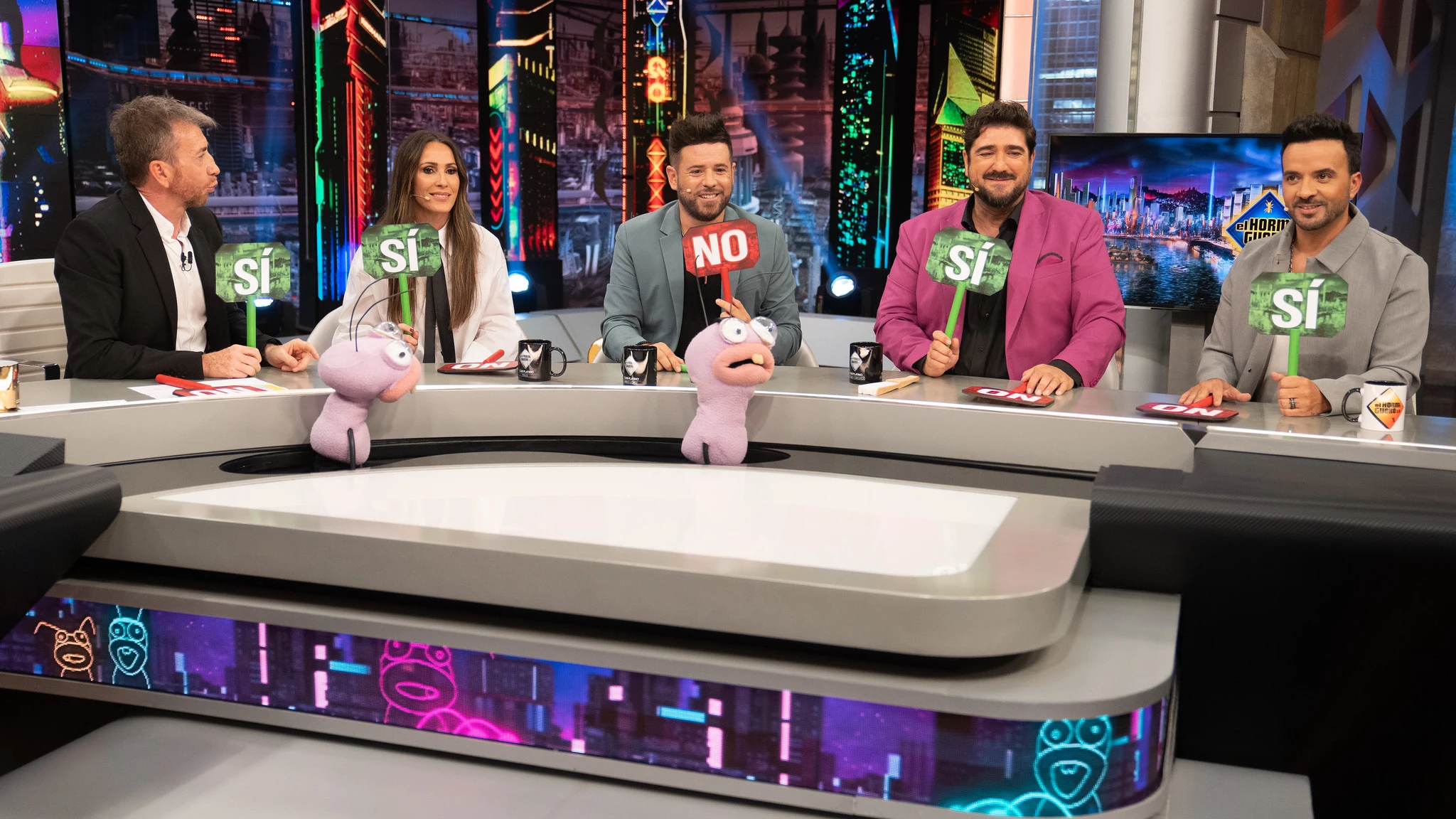 Los coaches de La Voz se enfrentan al Abuel&oacute;metro para probar c&oacute;mo de j&oacute;venes son