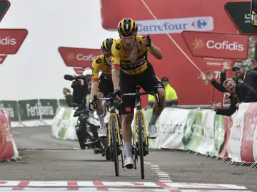 Primoz Roglic celebra su victoria en el Angliru Primoz Roglic celebra su victoria en el Angliru