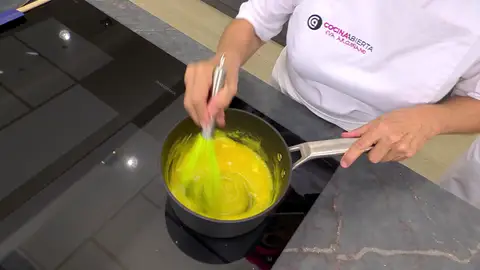 Añade la gelatina y la mantequilla Añade la gelatina y la mantequilla