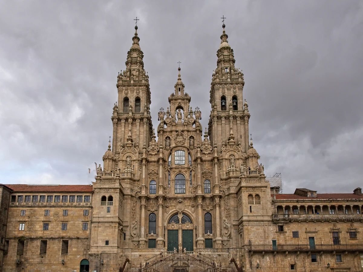 En el Olimpo de la UNESCO: Las catedrales españolas que debes visitar al menos una vez en la vida 4 Merca2.es Catedral de Segovia: el templo de la luz