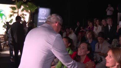 El beso de la paz entre Tamara Falcó y Boris Izaguirre: 