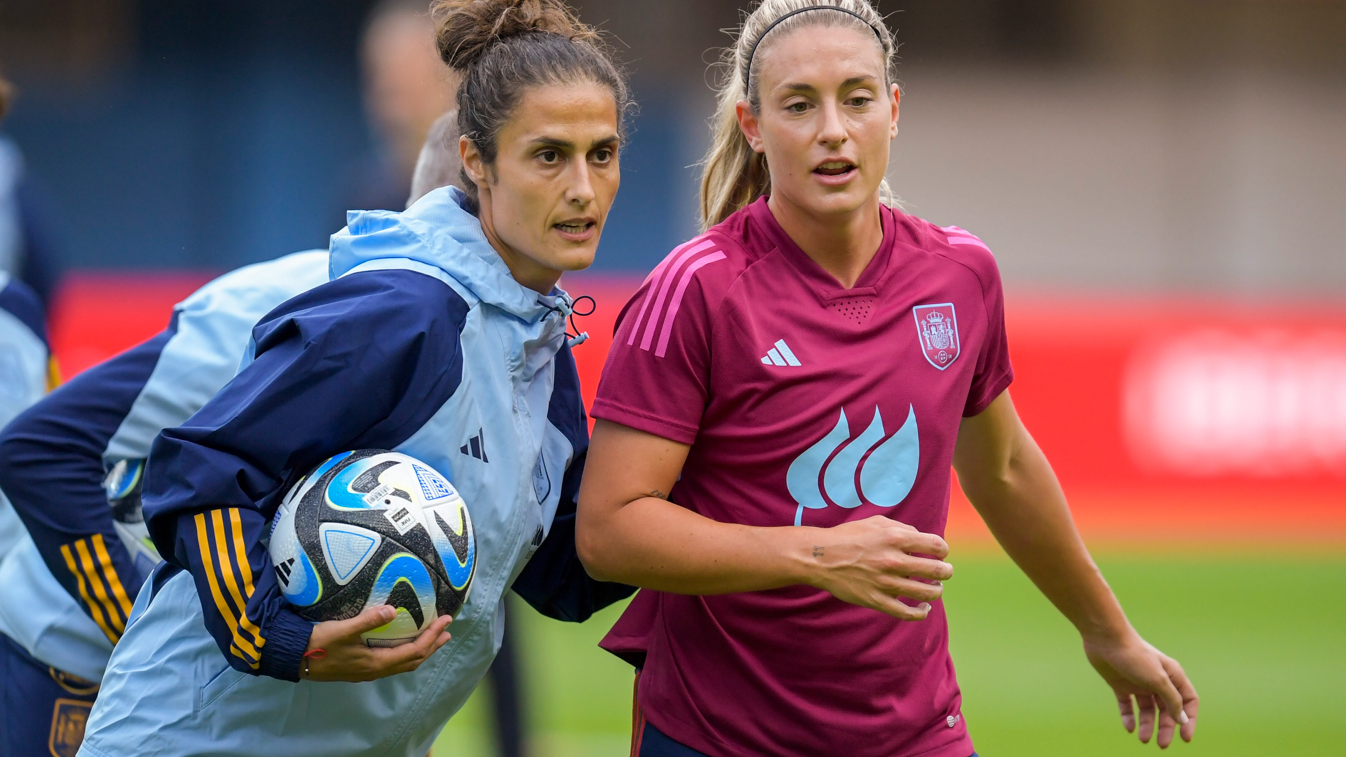 Montse Tom&eacute;, junto a Alexia Putellas en el &uacute;ltimo Mundial