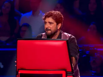 Luis Fonsi deja a Antonio Orozco fuera de la batalla por Álex con el superbloqueo: “Hablas mucho” Luis Fonsi deja a Antonio Orozco fuera de la batalla por Álex con el superbloqueo: “Hablas mucho”