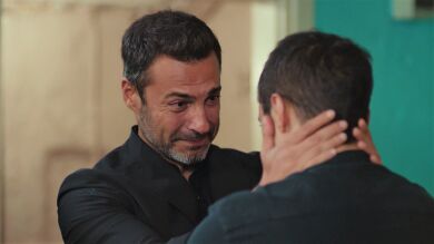 Kaya y Yiğit se funden en su primer abrazo como padre e hijo: “Voy a intentar compensar todo el tiempo perdido” 