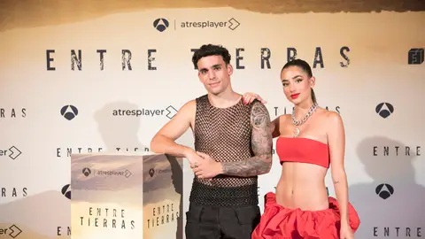 Isaac Ibelky y Lola Lolita en la premiere de Entre Tierras Isaac Ibelky y Lola Lolita en la premiere de Entre Tierras