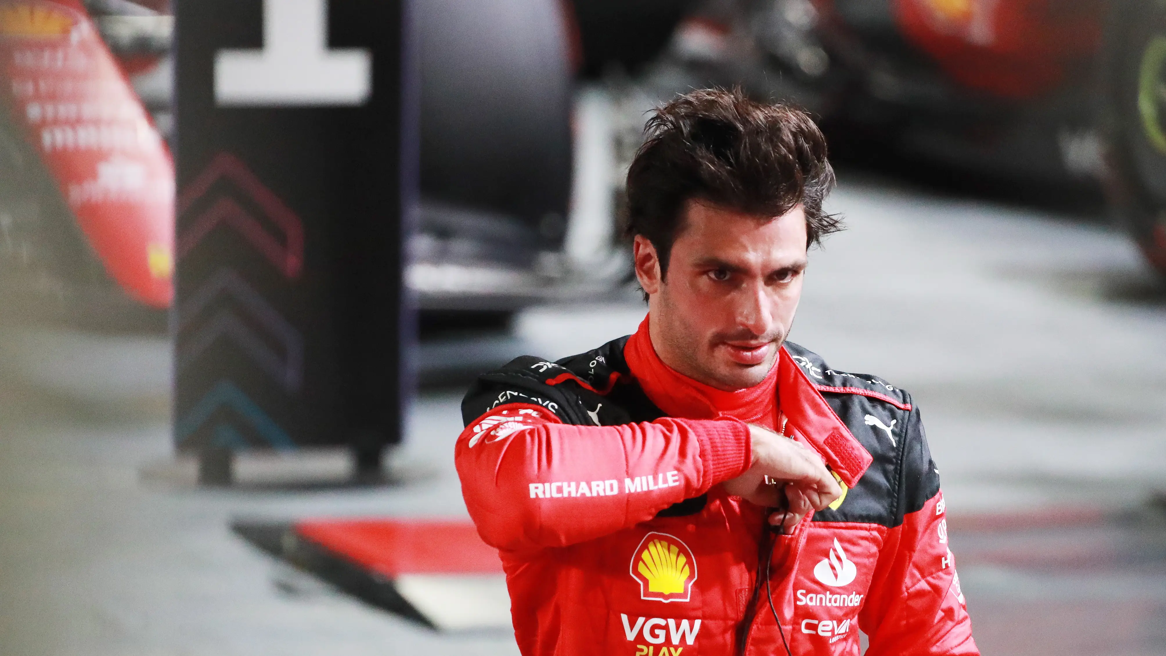 Carlos Sainz, tras firmar la pole en Marina Bay Carlos Sainz, tras firmar la pole en Marina Bay