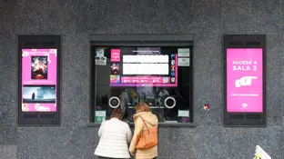 Comprando entradas para el cine Comprando entradas para el cine