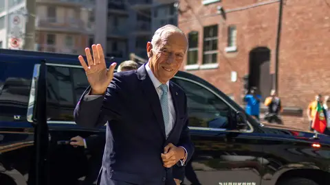 El presidente de Portugal y su comentario machista sobre el escote de una joven. El presidente de Portugal y su comentario machista sobre el escote de una joven.