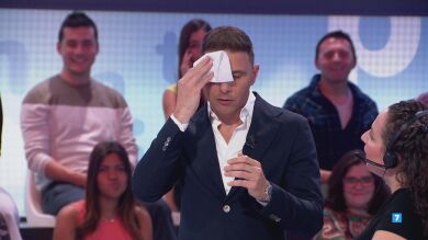 Joaquín suda la gota gorda para presentar Pasapalabra