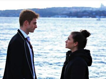 En el &uacute;ltimo cap&iacute;tulo de Hermanos: Berk y Aybike se reconcilian mientras Yasmin descube d&oacute;nde estaba secuestrada su abuela